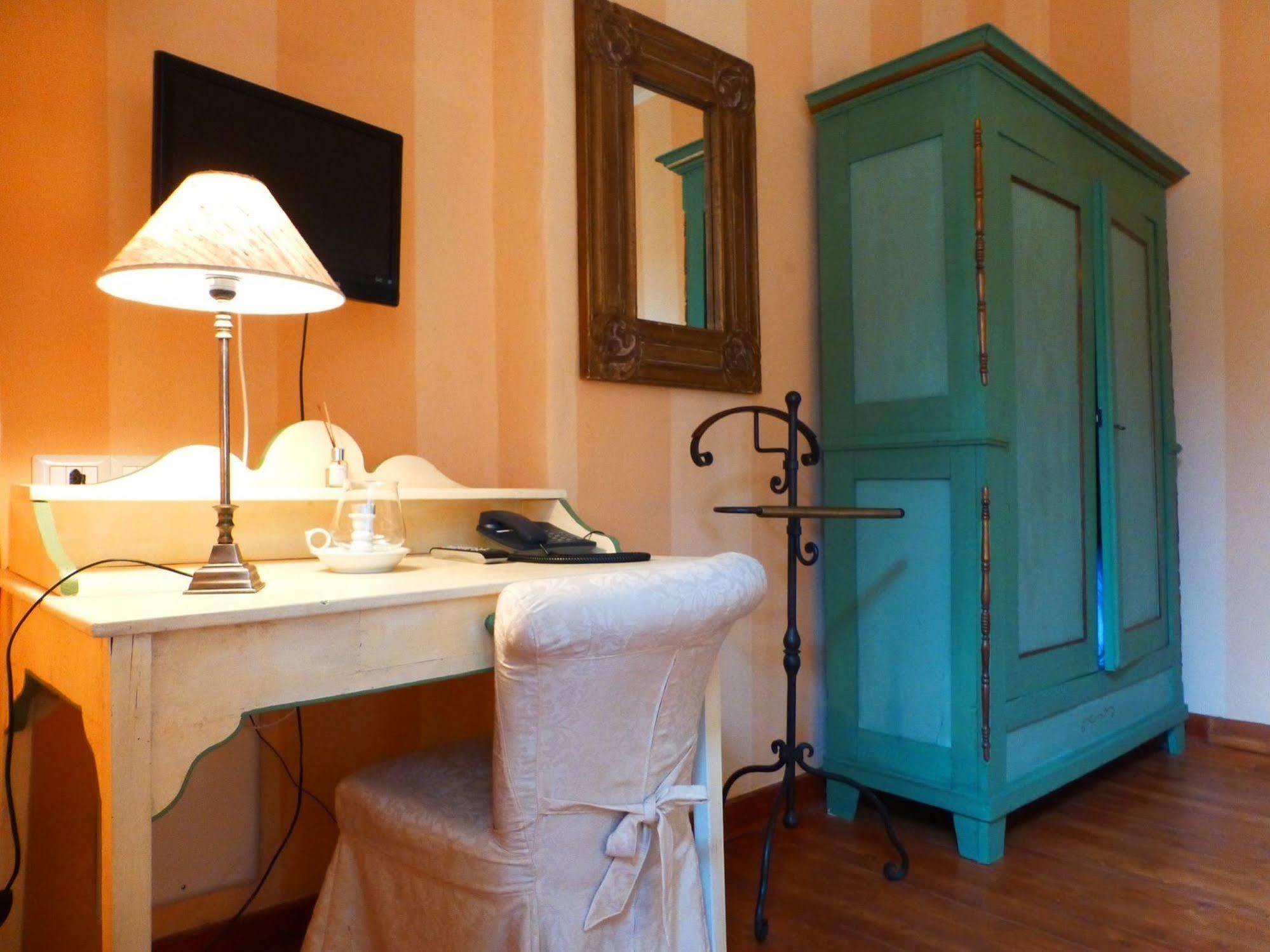 Tenuta Montezeglio Country Family House Invorio Inferiore Esterno foto